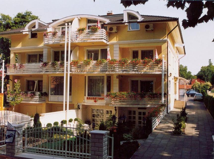 Apartman Bella Hotel Siofok Luaran gambar